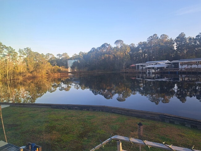 Photo - Nicely Redone 1/1 on Center Lake Apartment