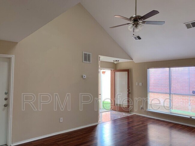 Foto del edificio - 5922 Cinnamon Creek Cir