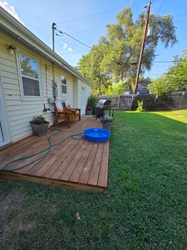 Foto del edificio - 3-4 bedroom ranch with attached garage, fe...