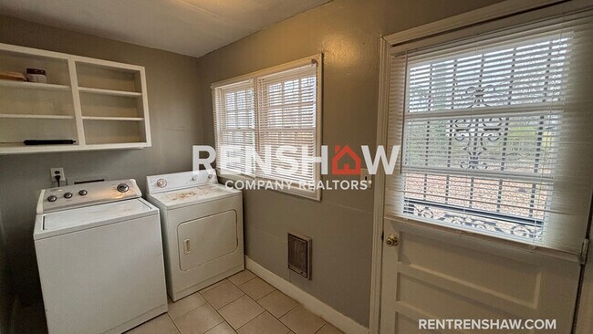 Foto del edificio - 2915 Felix Ave