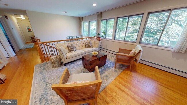 Foto del edificio - 1515 Crestwood Ln