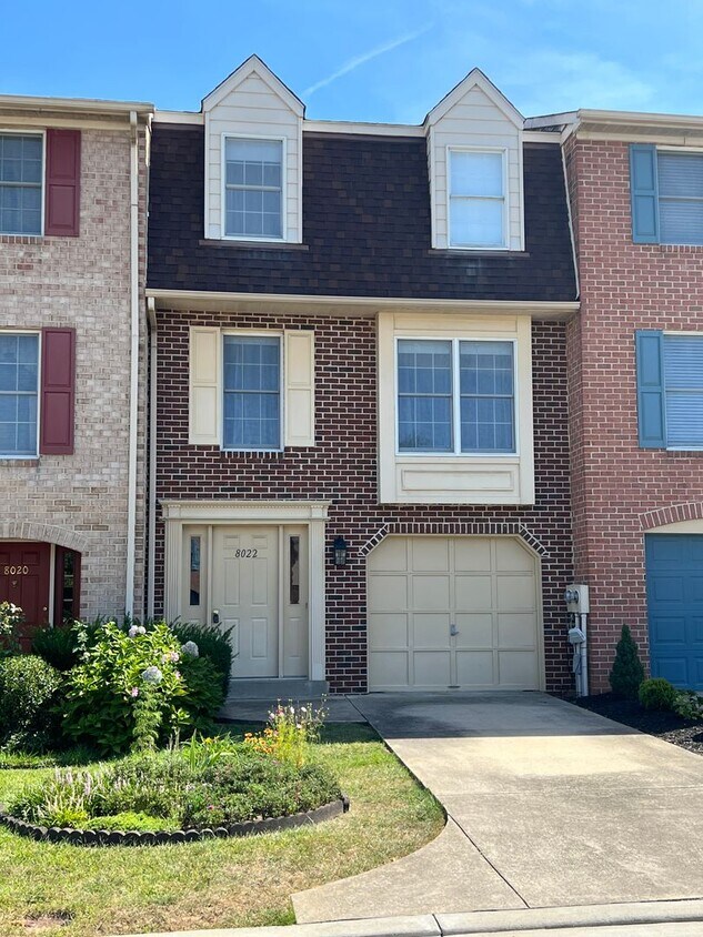Lovely Townhouse in Waterside House Rental in Frederick, MD