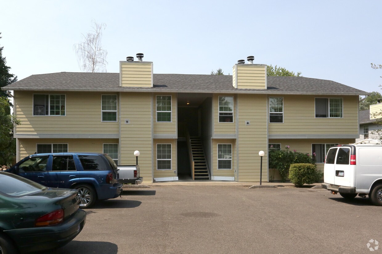 503 N Knott St, Canby, OR 97013 Apartments in Canby, OR