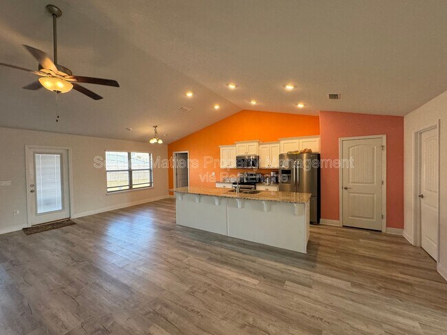Foto del edificio - 5622 Burr St
