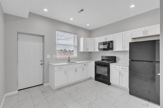 Foto del edificio - 3849 Wilkens Avenue - 1