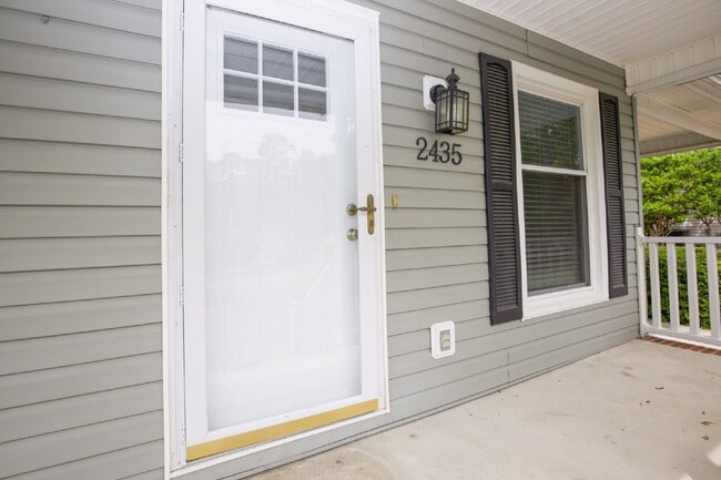 Building Photo - "Charming 3-Bedroom Home in Pinehurst with...