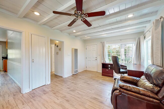 Building Photo - San Clemente Oasis