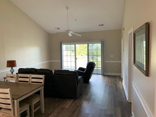 Foto del edificio - 4815 Orchid Way