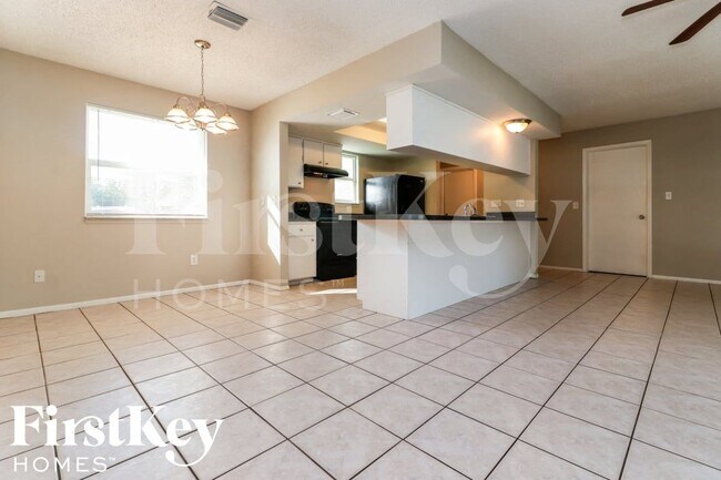 Foto del edificio - 7704 Riverdale Dr