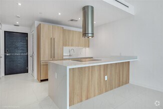 Building Photo - 9901 W Bay Harbor Dr