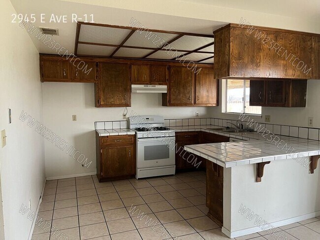 Foto del edificio - 2945 E Ave R-11