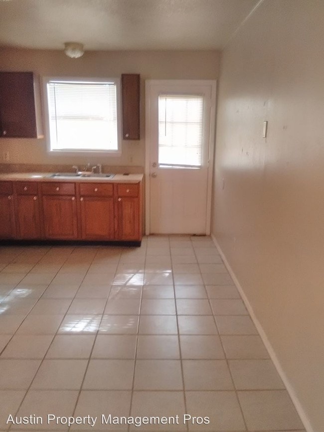 Building Photo - 2 br, 1 bath House - 1609 Jones St. Unit E