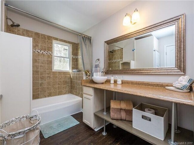 Foto del edificio - 305 S Spargo St