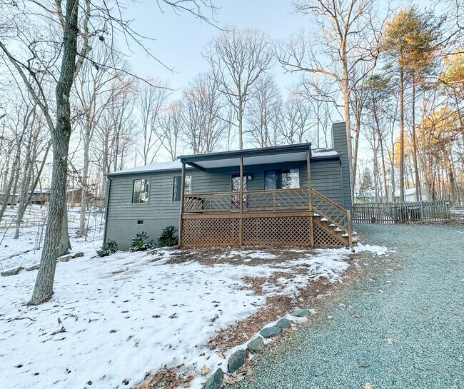 Foto del edificio - 3 Bedroom/2Bath Ranch inside Lake Monticello Community