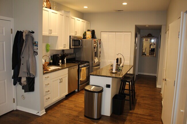 kitchen - 946 W Fry St