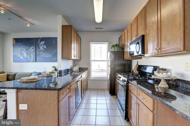 Foto del edificio - 8045 Newell St