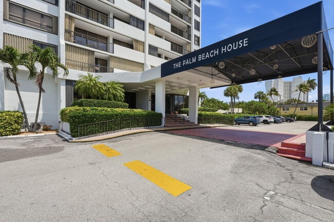 Building Photo - 5600 N Flagler Dr