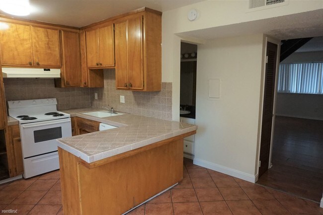 Building Photo - 2 br, 1.5 bath  - 5989 Lake Crest Way Apt 21