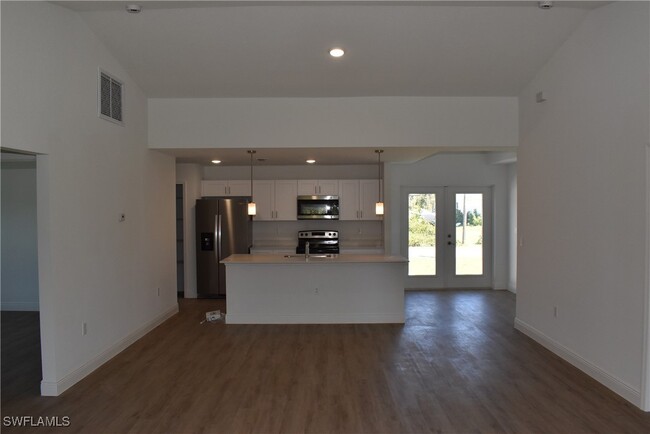 Foto del edificio - 4553 Midland St