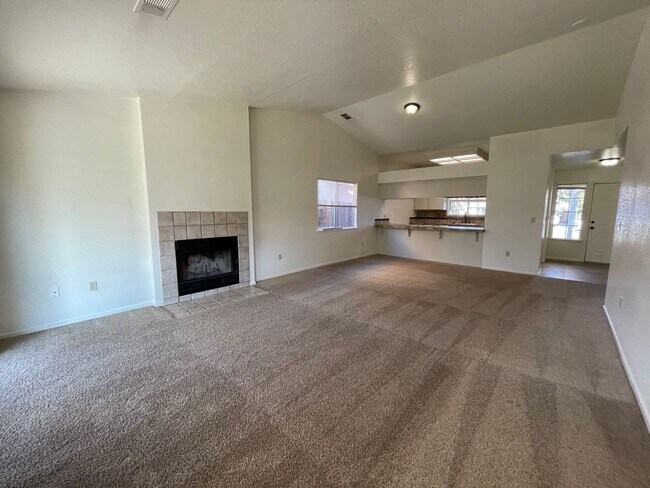 Foto del edificio - 441 N McClure Rd