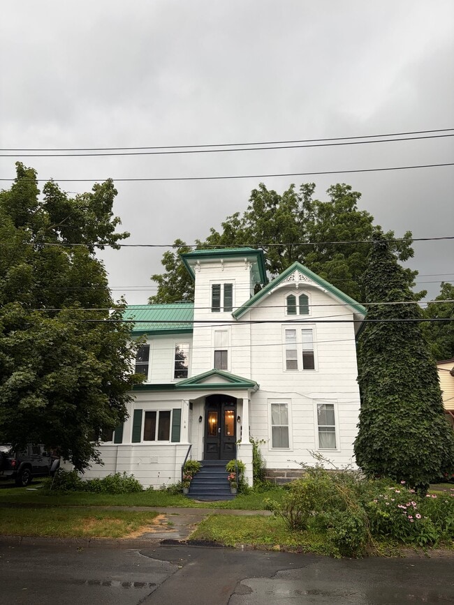 Building Photo - 319 S Albany St