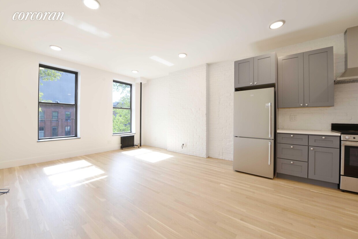 Primary Photo - 566 Vanderbilt Ave