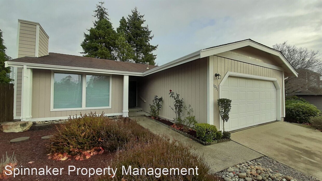 3 br, 2.5 bath House 6231 N 37th St House Rental in WA