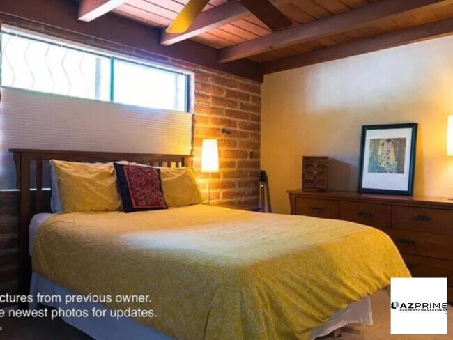 Foto del edificio - This modern desert retreat features polish...