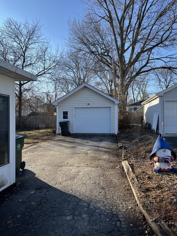 Foto del edificio - 324 N Schubert St