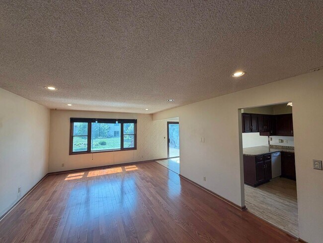 Foto del edificio - 3303 Eddy Ln
