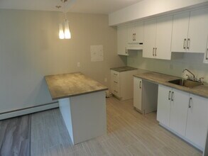 Building Photo - 7 Rufus Ave