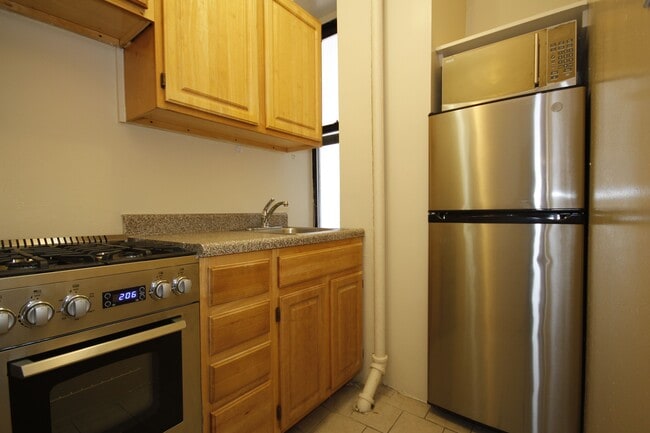 Building Photo - 55 Tiemann Pl
