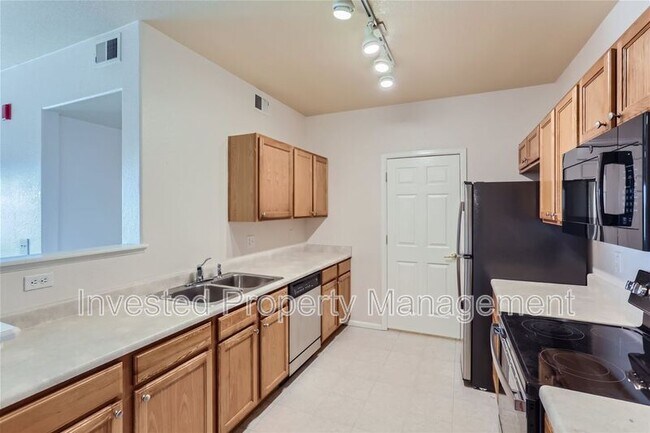 Foto del edificio - 15700 E Jamison Dr