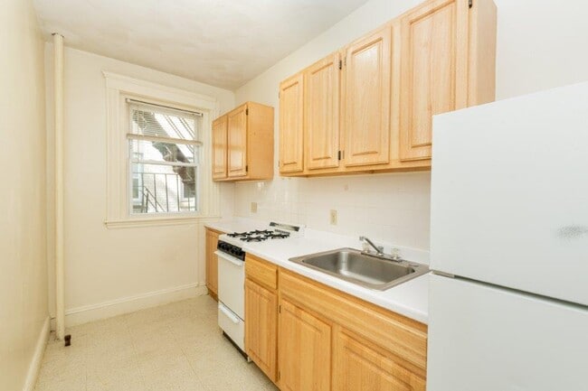 Building Photo - 49 Worthington St