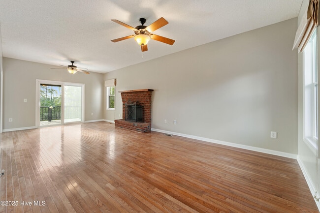Building Photo - 119 Velma Ln