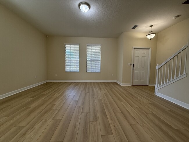 Foto del edificio - 7505 Fairgrove Ave