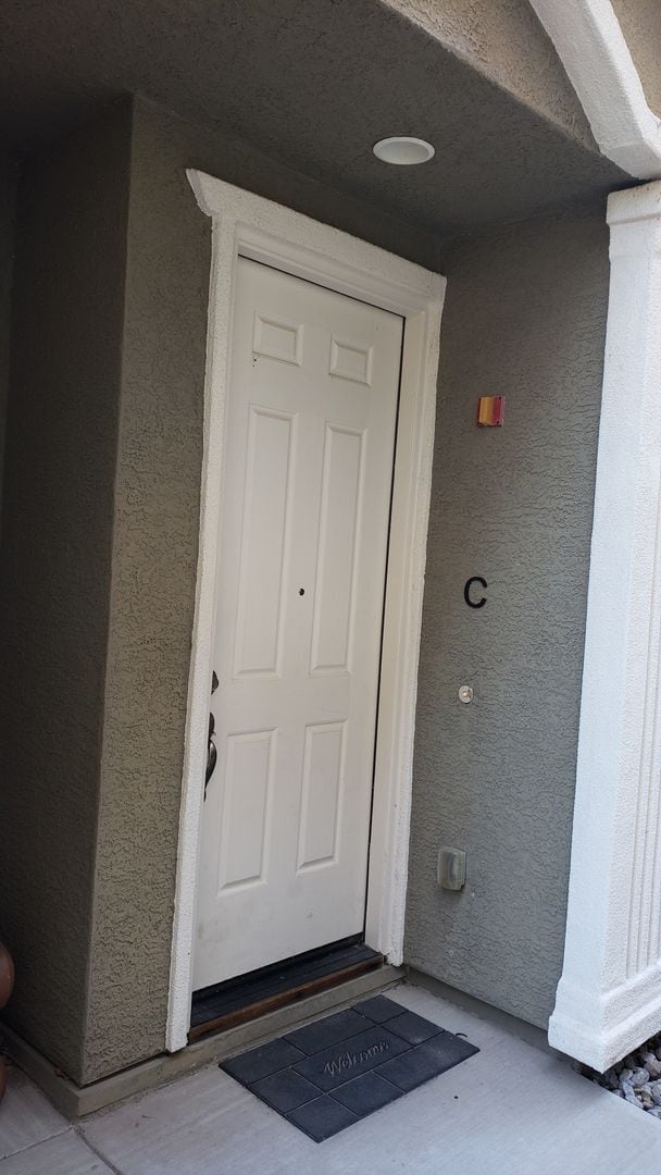 Building Photo - ONLY $2,250 PER MONTH FOR THIS SPACEIOUS 2 BEDROOM, 2 BATHROOM CONDO WITH GARAGE IN THE DAMONTE R...