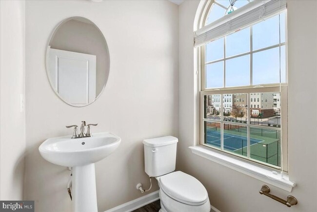 Foto del edificio - 6026 Forum Sq