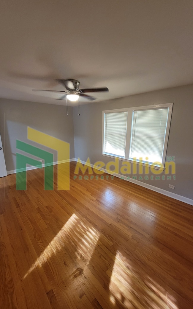 Building Photo - Stunning remodeled  3 bed/ 2 bath townhous...