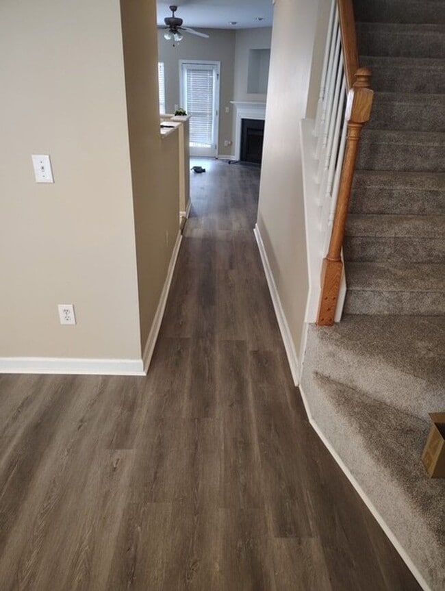 Photo - Spacious 4 Bedroom 2.5 Baths-New Carpet and LVP Flooring! House