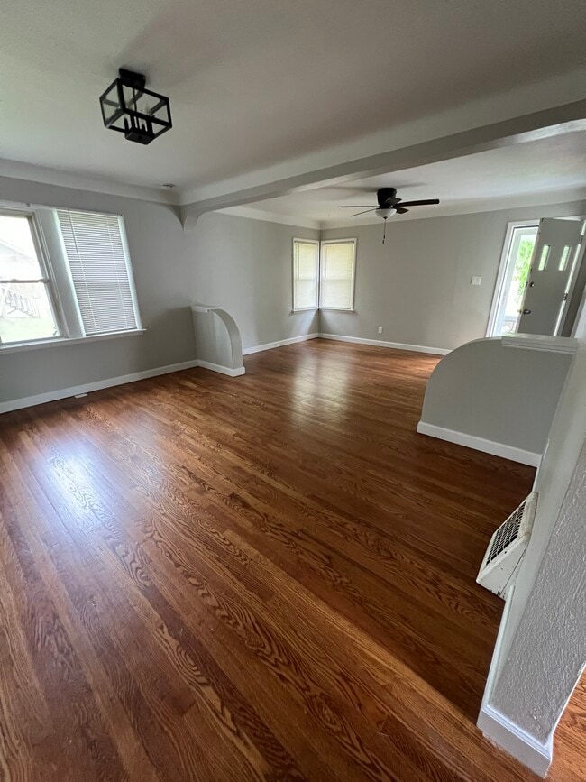 sala de estar/comedor - 6435 Myron Ave