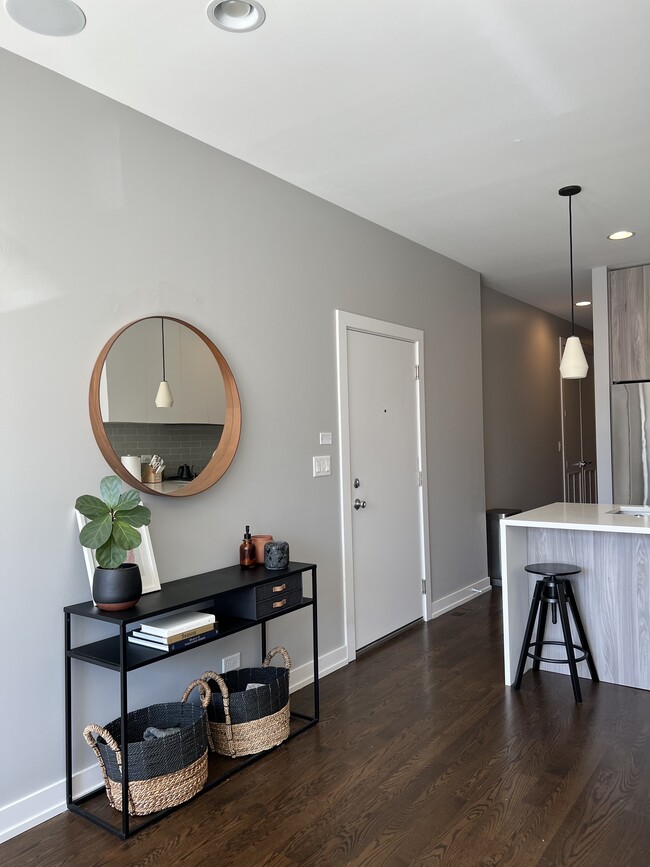 Front Entry - 1534 W Cortez St