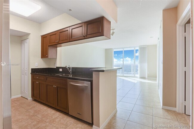 Building Photo - 347 N New River Dr E