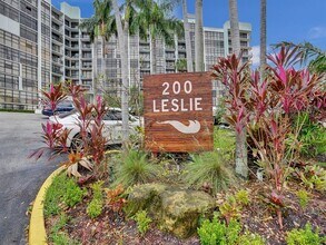 Building Photo - 200 Leslie Dr