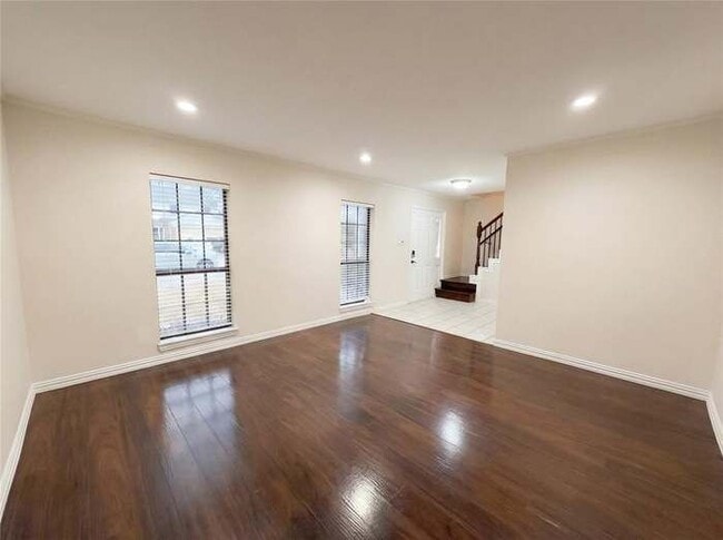 Building Photo - 1951 Pin Oak Dr