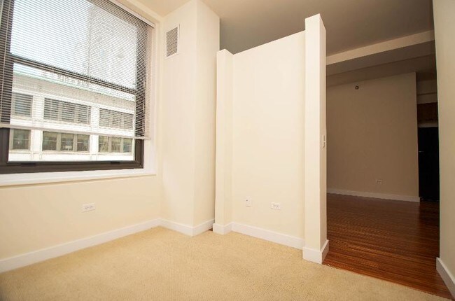 Building Photo - 67 E Lake St