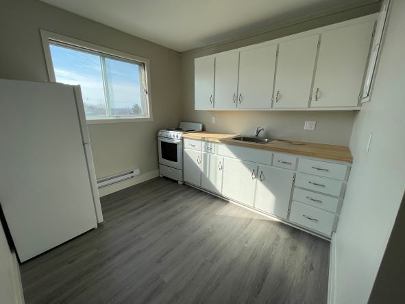 Primary Photo - 17 Lockwood St