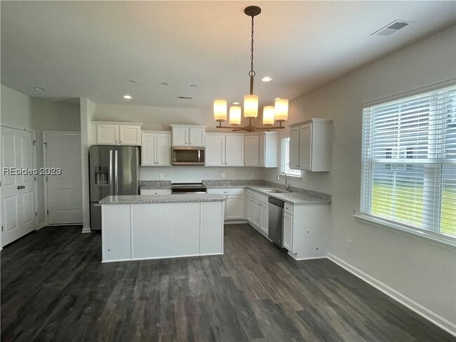 Building Photo - 10 Hanging Br Ct