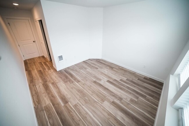 Foto del edificio - 2725 E 9th St