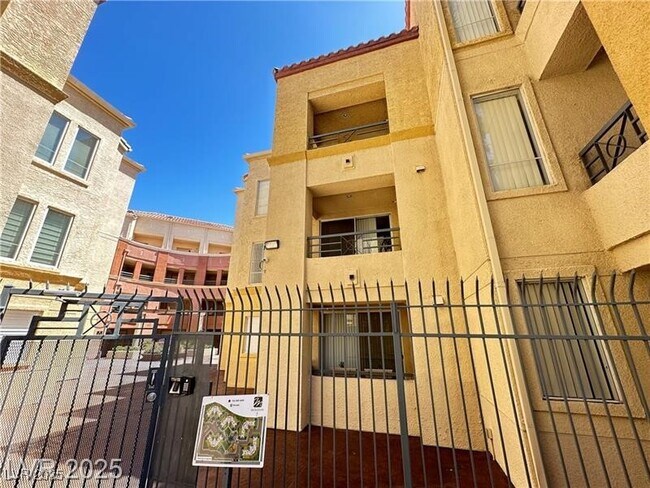 Foto del edificio - 270 E Flamingo Rd